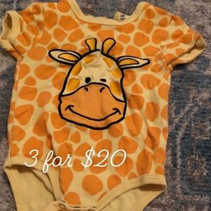 Kid Tees giraffe onesie 18M 3itemsfor$20